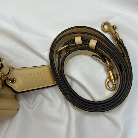 Coach pillow tabby 18 - Picture 10 of 10